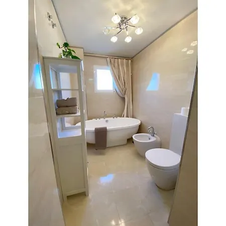 Modern Flat And Private Attic Close To Apartment *