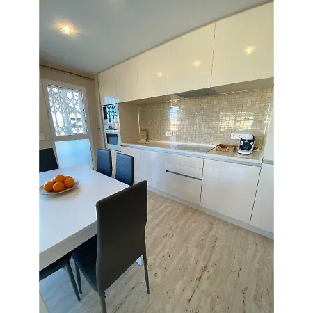 Apartment Modern Flat And Private Attic Close To
