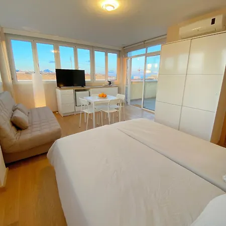 Modern Flat Close To Apartment