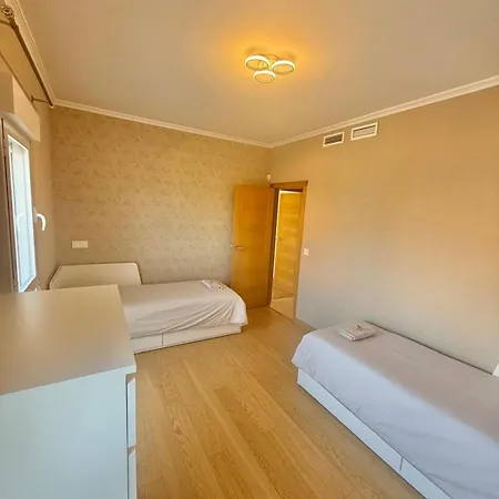 Modern Flat Close To Apartment *